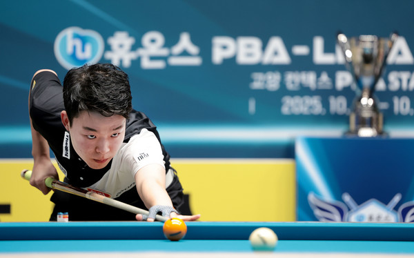 '휴온스 PBA 챔피언십' 결승전은 18세의 김영원(하림)이 33년 선배인 51세 다니엘 산체스(웰컴저축은행)의 '관록'에 버금가는 '강철 멘탈'을 선보인 무대였다./@pba