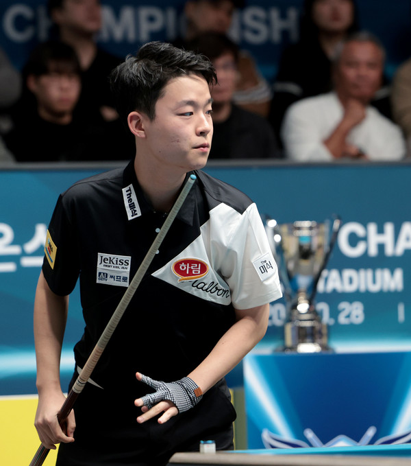 18세 최연소 챔피언 김영원(하림). 스스로 무너지지만 않는다면, 수십 년 뒤 PBA의 모든 기록은 '김영원'이라는 이름 석 자로 도배되어 있을지도 모른다./@pba